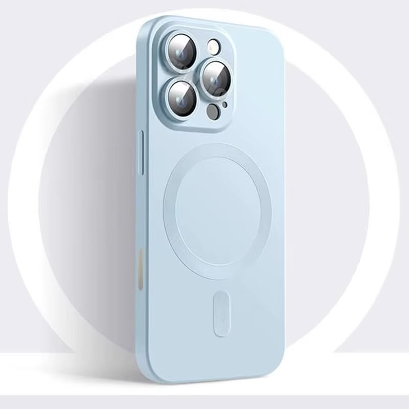 Magnetisk ladeetui med linsebeskytter for iPhone 15 Plus, laget av mykt silikon, beskytter mot riper og støt.